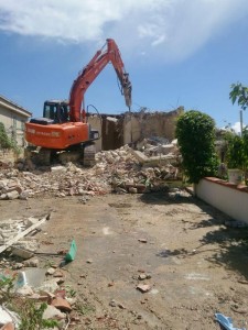 Abusivismo: riprese demolizioni ville litorale Licata